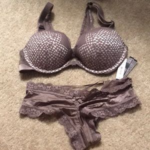 VS BRA AND PANTY